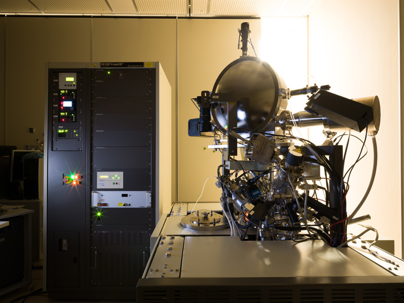 飛行時間型二次イオン質量分析装置（TOF-SIMS）
