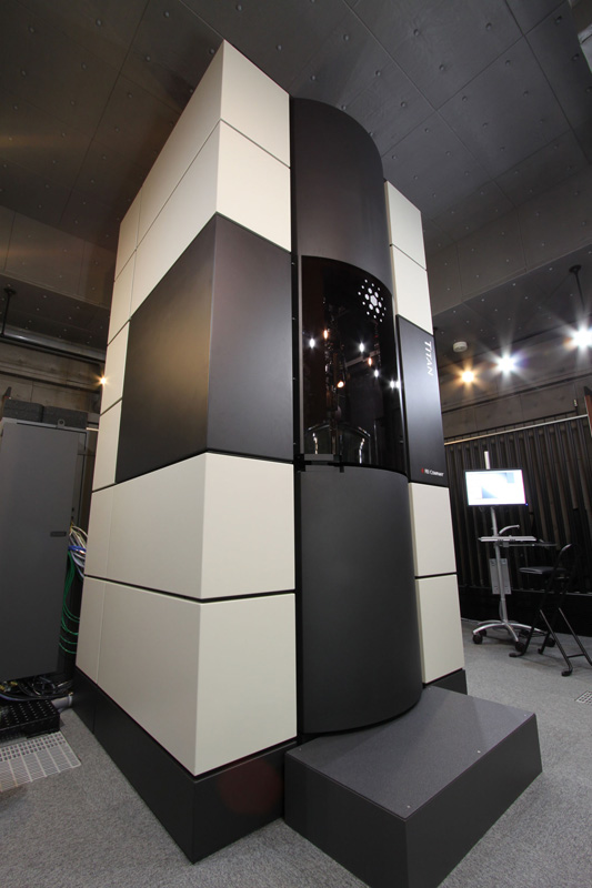 単原子分析電子顕微鏡(FEI Titan Cubed)