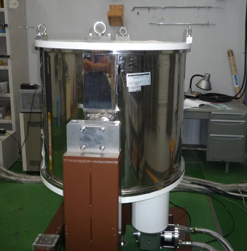 冷凍機伝導冷却型12T超伝導マグネット装置