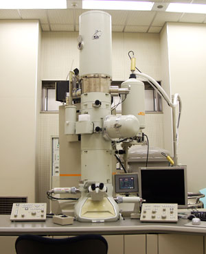 200kV電界放出形透過電子顕微鏡（JEM-2100F2）